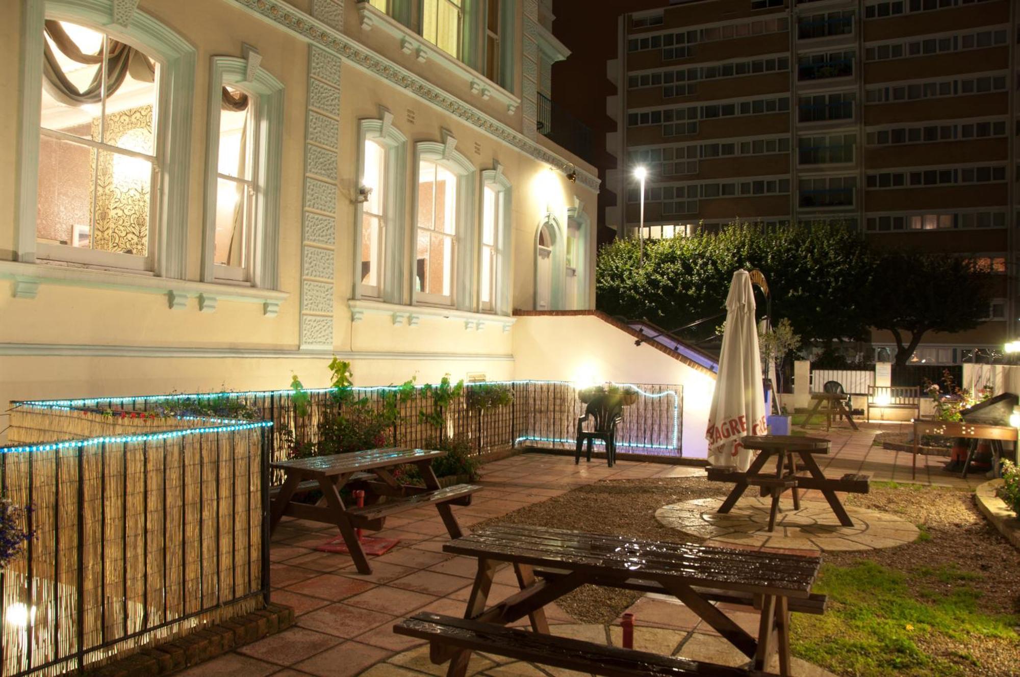 Vernon Guesthouse AEGON International Esterno foto