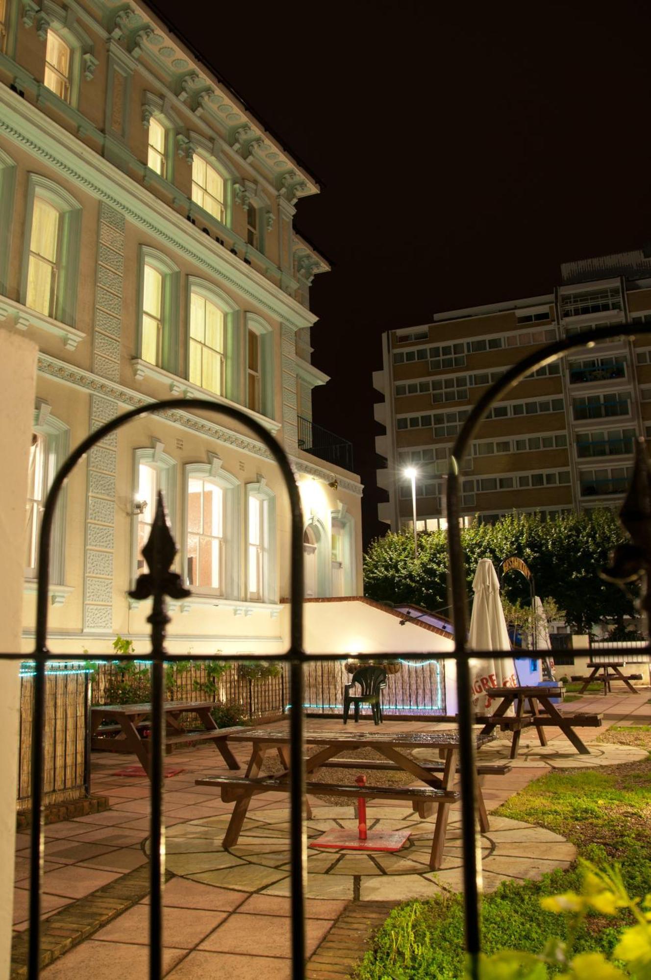 Vernon Guesthouse AEGON International Esterno foto
